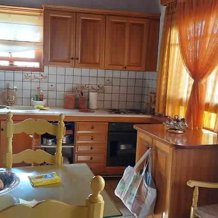 Uniquelivadi Villa Politika